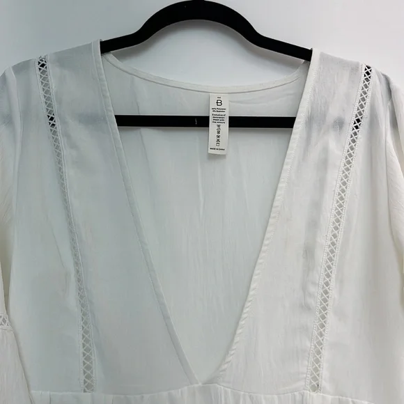 White classy beach or pool cover. - Picture 3 of 6